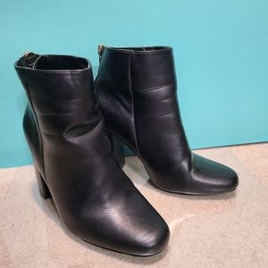 Black heeled boots
